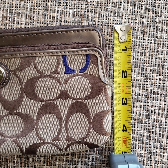 Coach Poppy Embroidered Signature Double Zip Wallet in great condition! - Picture 5 of 9